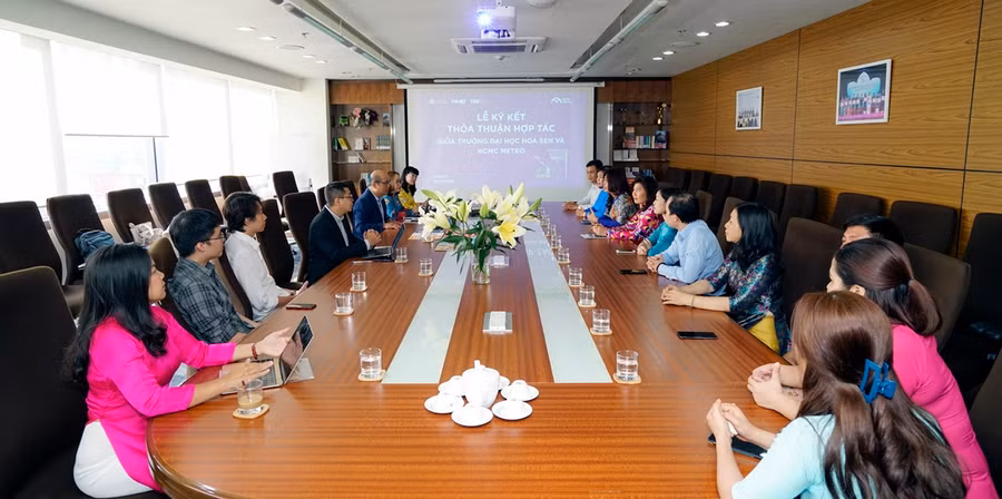 Quang cảnh buổi ký kết hợp tác