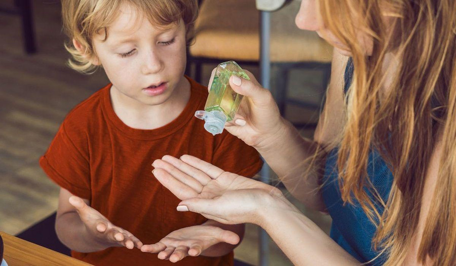 Người lớn cần dạy trẻ luôn giữ tay sạch sẽ. (Ảnh: ITN) Người lớn cần dạy trẻ luôn giữ tay sạch sẽ. (Ảnh: ITN)