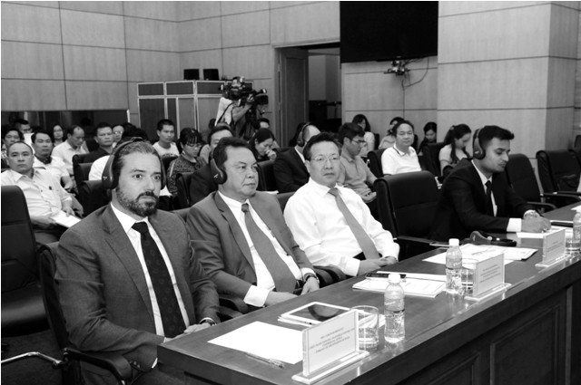 Các chuyên gia trong và ngoài nước cùng lắng nghe phân tích về thực trạng chợ đầu mối Việt Nam (cuối tháng 6 vừa qua tại Hà Nội)