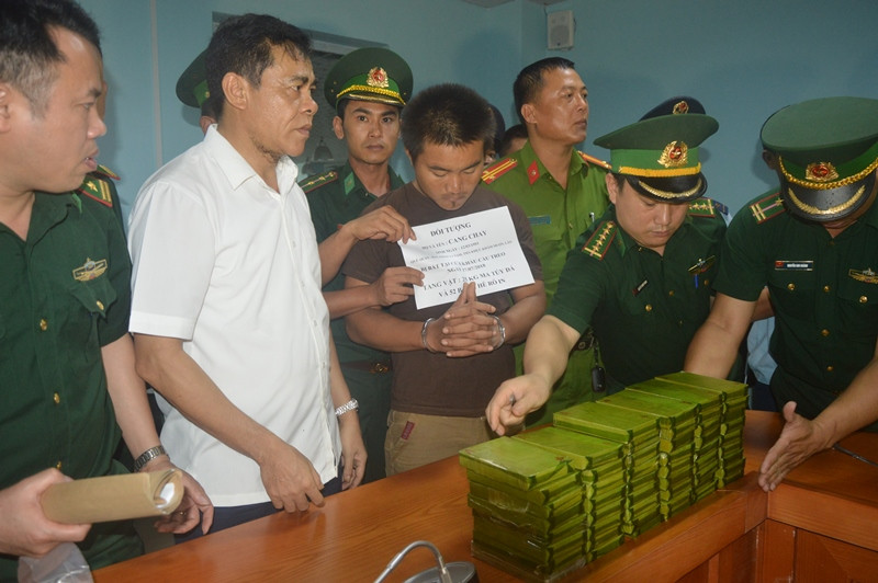 Các đối tượng cùng tang vật đã bị bắt giữ