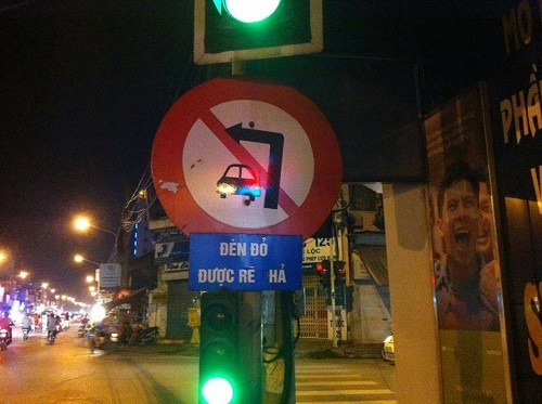 Đèn đỏ được rẽ hả? Đèn đỏ được rẽ hả?