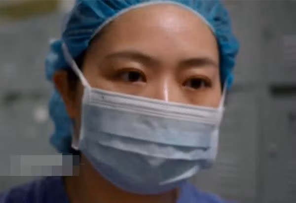 cho vo ben ngoai phong sinh mo lan 3, chong nga quy khi nghe thong bao cua bac si - 2