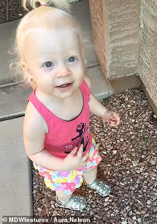 Bé gái có mái tóc bạch kim xinh như công chúa Disney, ai ngờ đó là dấu hiệu của căn bệnh nguy hiểm chết người - Ảnh 5.