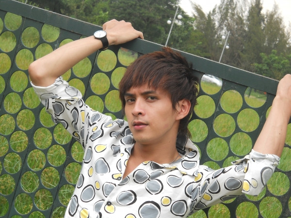 Phát sốt hình ảnh “ngố tàu” 20 năm trước của Hồ Quang Hiếu ảnh 3 Hồ Quang Hiếu thời mới vào nghề.