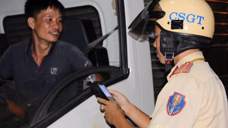 Hai ngày kiểm tra, CSGT phát hiện bao nhiêu tài xế dương tính ma túy? ảnh 3 Hai ngày kiểm tra, CSGT phát hiện bao nhiêu tài xế dương tính ma túy? ảnh 3