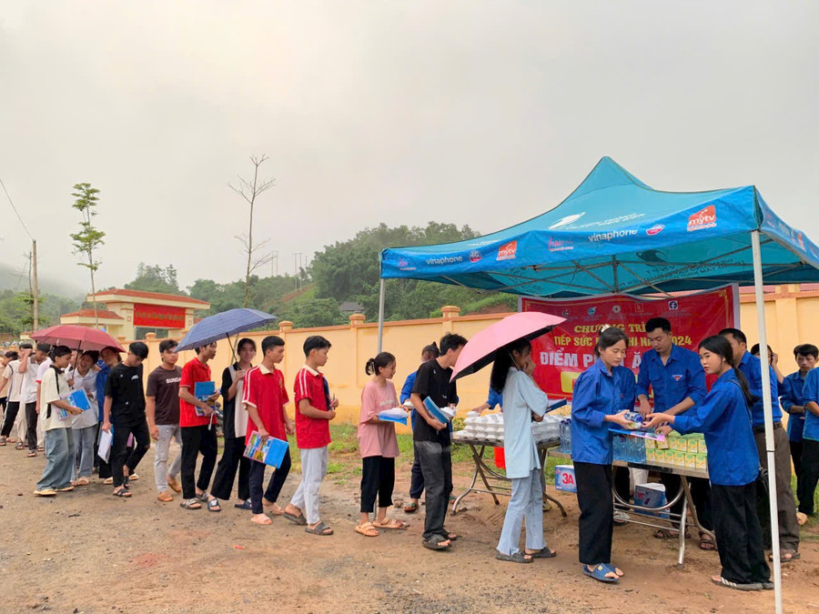 &quot;Tiếp sức mùa thi&quot; tại huyện biên giới Nậm Pồ, tỉnh Điện Biên.