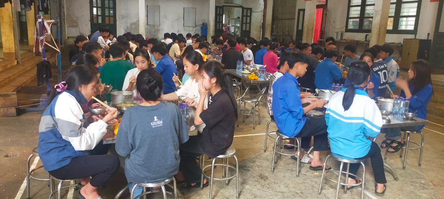 Bữa ăn được nấu lên bằng tình thương và trách nhiệm...