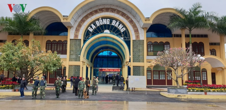 Công tác an ninh tại ga Đồng Đăng được thắt chặt. Ảnh: VOV Công tác an ninh tại ga Đồng Đăng được thắt chặt. Ảnh: VOV