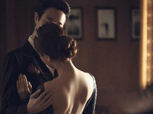 Nép mình sau cánh cửa, tôi chết lặng khi nghe lỏm được cuộc nói chuyện của bạn trai và một cô gái khác - Ảnh 1. Nép mình sau cánh cửa, tôi chết lặng khi nghe lỏm được cuộc nói chuyện của bạn trai và một cô gái khác - Ảnh 1.