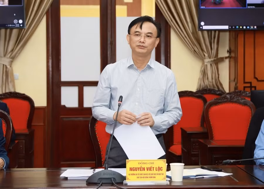 Ông Nguyễn Viết Lộc Vụ trưởng Vụ Tổ chức cán bộ, Bộ Giáo dục và Đào tạo phát biểu tại Hội nghị.