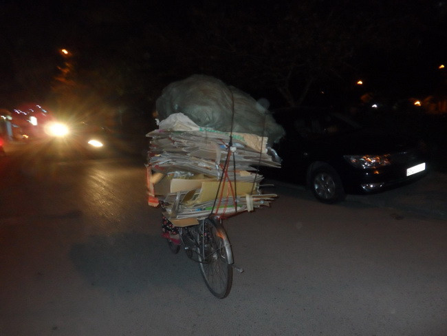 Những người nhặt rác giữa khuya