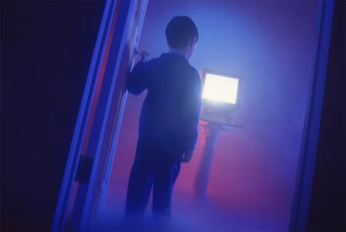 Truyền thuyết về bước chân lạ trong phòng