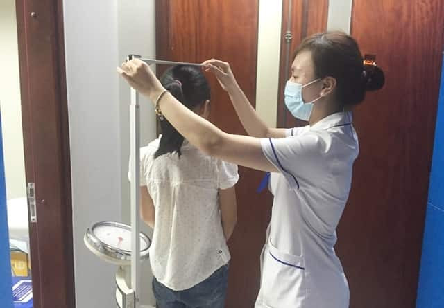 an du thuc pham dat tien nhung con van &#34;nam lun&#34;, me ta hoa khi bs noi nguyen nhan - 2