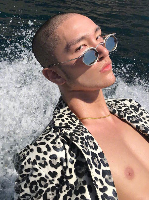 “de nhat my nam chau a” lo dien ban trai dep nhu tranh, trieu co nang om tim tiec nuoi - 4