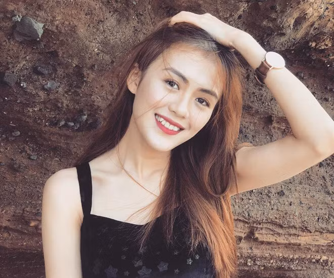 3 cô nàng chứng minh con gái có răng khểnh luôn khiến người khác "đổ gục" ảnh 10 3 co nang chung minh con gai co rang khenh la diem cong dang ke hinh anh 10