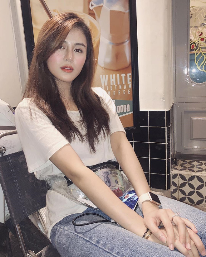 3 cô nàng chứng minh con gái có răng khểnh luôn khiến người khác "đổ gục" ảnh 12 3 co nang chung minh con gai co rang khenh la diem cong dang ke hinh anh 12