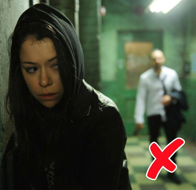 7 bí kíp tự vệ ai cũng nghĩ là đúng, nhưng sẽ có ngày khiến bạn phải trả giá ảnh 5 Né tránh ánh mắt