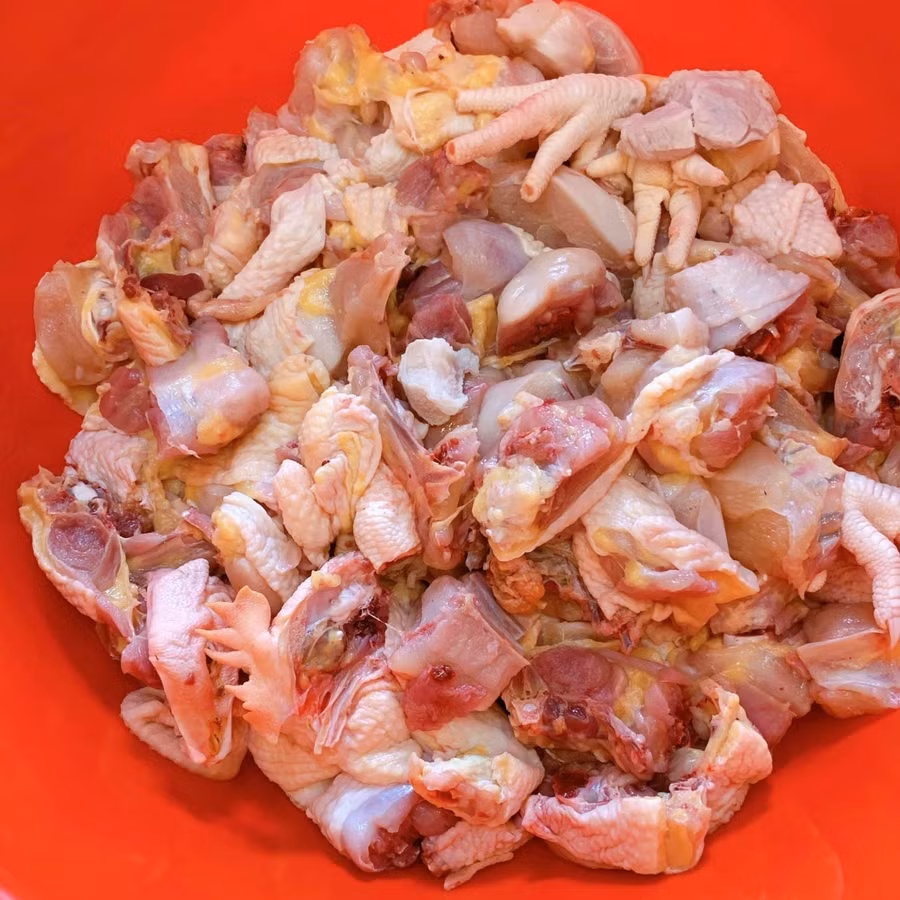 Bí quyết làm món gà rang giòn rụm, thơm lừng đến từng thớ thịt ảnh 1