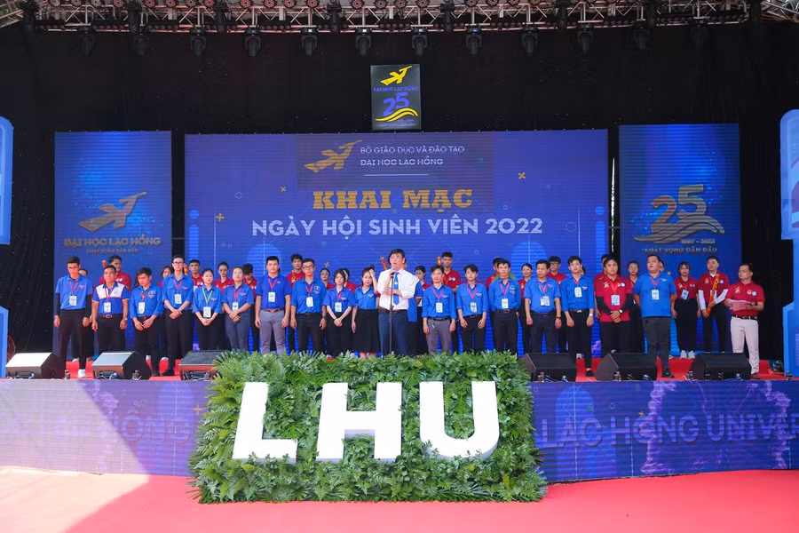 Ngày hội khai mạc từ sáng 24/10 kéo dài cho đến tận tối cùng ngày.