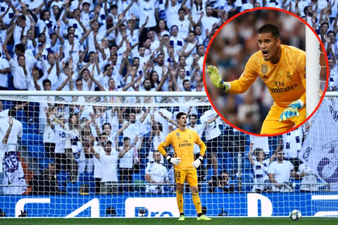 Zidane thay Courtois bằng Areola ngay đầu hiệp 2.