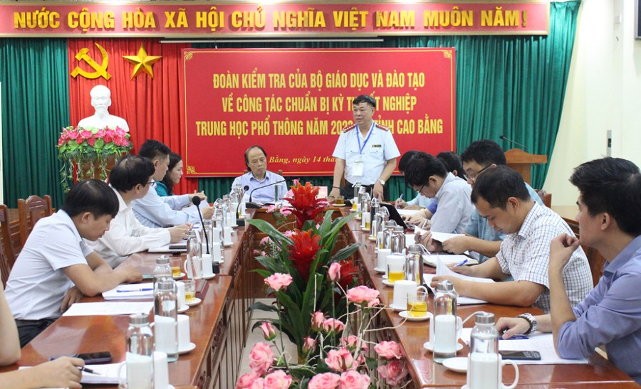 Đoàn kiểm tra của Bộ GD&ĐT về công tác chuẩn bị kỳ thi tốt nghiệp THPT năm 2023 tại Cao Bằng. Đoàn kiểm tra của Bộ GD&ĐT về công tác chuẩn bị kỳ thi tốt nghiệp THPT năm 2023 tại Cao Bằng.