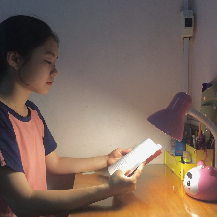 Tuy phải thức đêm học tập, song Minh Ngọc luôn có gia đình và người thân động viên, hỗ trợ. Tuy phải thức đêm học tập, song Minh Ngọc luôn có gia đình và người thân động viên, hỗ trợ.