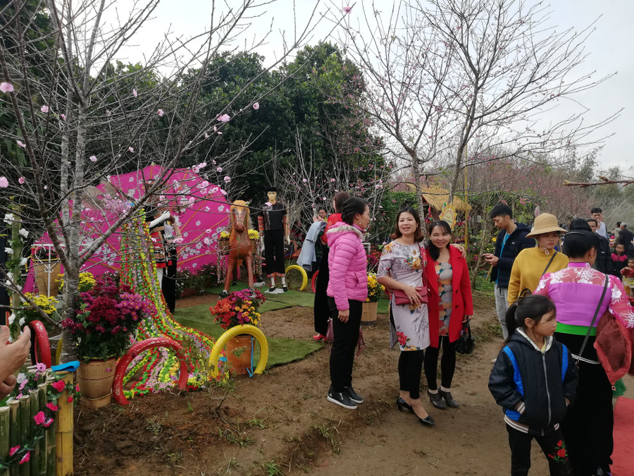 Thông qua hoạt động góp phần xây dựng và khai thác “Đảo Hoa Pá Khoang” trở thành một trong những điểm đến hấp dẫn thu hút du khách, làm phong phú thêm nguồn tài nguyên và các sản phẩm du lịch của Điện Biên Thông qua hoạt động góp phần xây dựng và khai thác “Đảo Hoa Pá Khoang” trở thành một trong những điểm đến hấp dẫn thu hút du khách, làm phong phú thêm nguồn tài nguyên và các sản phẩm du lịch của Điện Biên