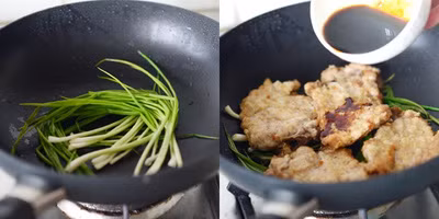 Xếp 1 lớp hành lá lên chảo sau đó cho cốt lết vào. Rưới đều hỗn hợp nước tương, nước mắm, rượu gạo, đường.