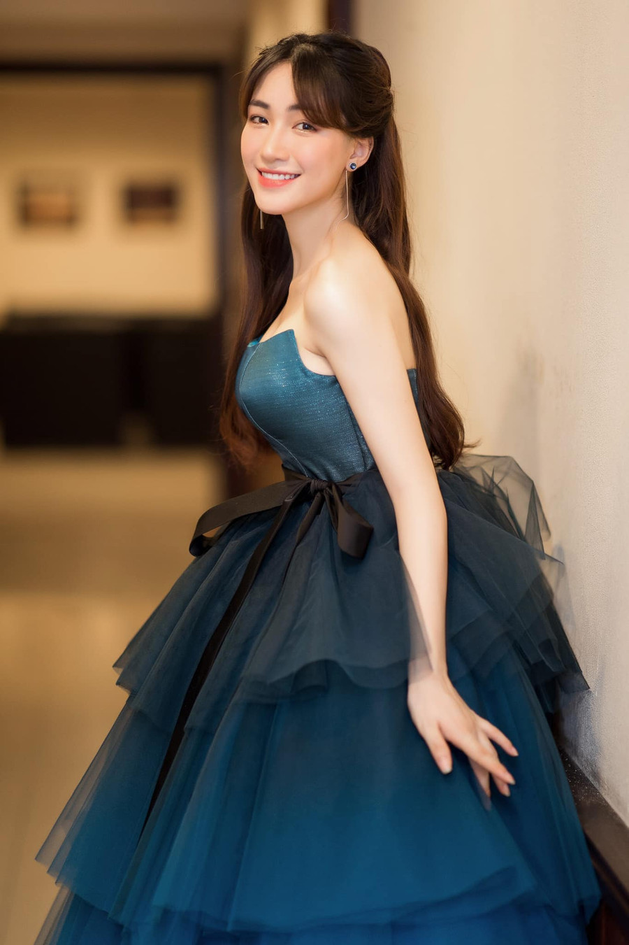 Hòa Minzy khoe khéo vòng một, đập tan tin đồn mang thai