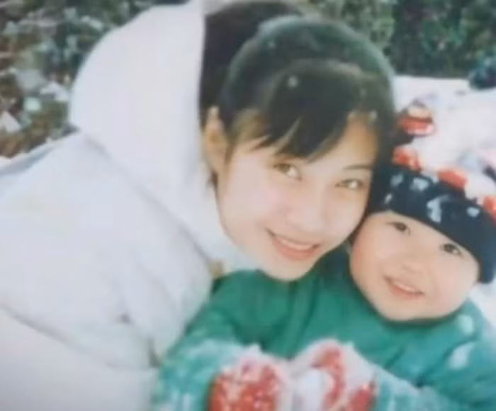 Có mẹ đẹp như thế này, chả trách vì sao Vương Nhất Bác lại điển trai như thế! ảnh 4