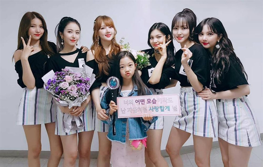 Hiếm hoi lắm mới thấy cả 7 nam thần BTS "ngã vào bể tình" vì một "bóng hồng" như thế này! ảnh 2 Hiếm hoi lắm mới thấy cả 7 nam thần BTS ngã vào bể tình vì một bóng hồng như thế này!-3