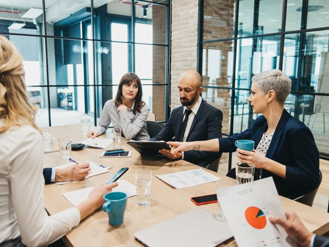 9. Kiểm soát viên doanh nghiệp:Mức lương cứng trung bình cho công việc này là113.368 USD/năm. Họ chịu trách nhiệm về báo cáo tài chính và công việc liên quan. Yêu cầu tối thiểu đối với người lao động là bằng cử nhân Tài chính, Kế toán, Quản trị Kinh doanh. Ảnh:Getty. Sinh vien tot nghiep nganh Y kiem nhieu tien nhat o My hinh anh 9