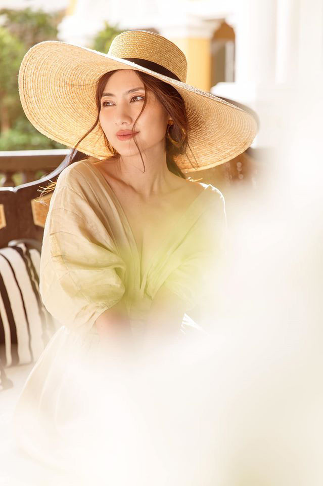 Sau ly hôn Thanh Bình, động thái mới của Ngọc Lan gây chú ý ảnh 7 Dù chưa thật sự lấy lại thăng bằng sau cuộc hôn nhân 3 năm nhưng nữ diễn viên vẫn cho khán giả thấy mình là người hạnh phúc và vui vẻ.