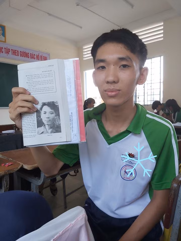 Trào lưu đang hot: Tìm hậu duệ của loạt thi sĩ nổi tiếng, tưởng không giống mà giống không tưởng