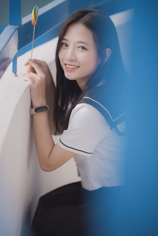 Những tấm hình của Hoài Linh hiện giờ được nhiều diễn đàn trai xinh gái đẹp chia sẻ.