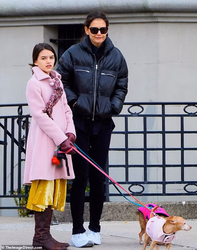 con gai tom cruise tuoi cuoi xinh dep, ra dang thieu nu o tuoi 13 hinh 4