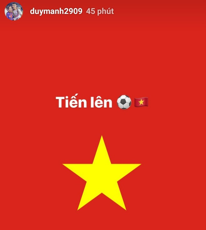 Trung vệ Đỗ Duy Mạnh cũng tiếp lửa cho đàn em bằng bài đăng trên trang cá nhân. Trong các trận đấu trước, nam cầu thủ dành nhiều lời khen ngợi cho tiền đạo Hà Đức Chinh và Nguyễn Tiến Linh - hai cầu thủ đều đang có 6 bàn thắng tại SEA Games 30. Bui Tien Dung vua be con gai vua co vu cho U22 Viet Nam hinh anh 5