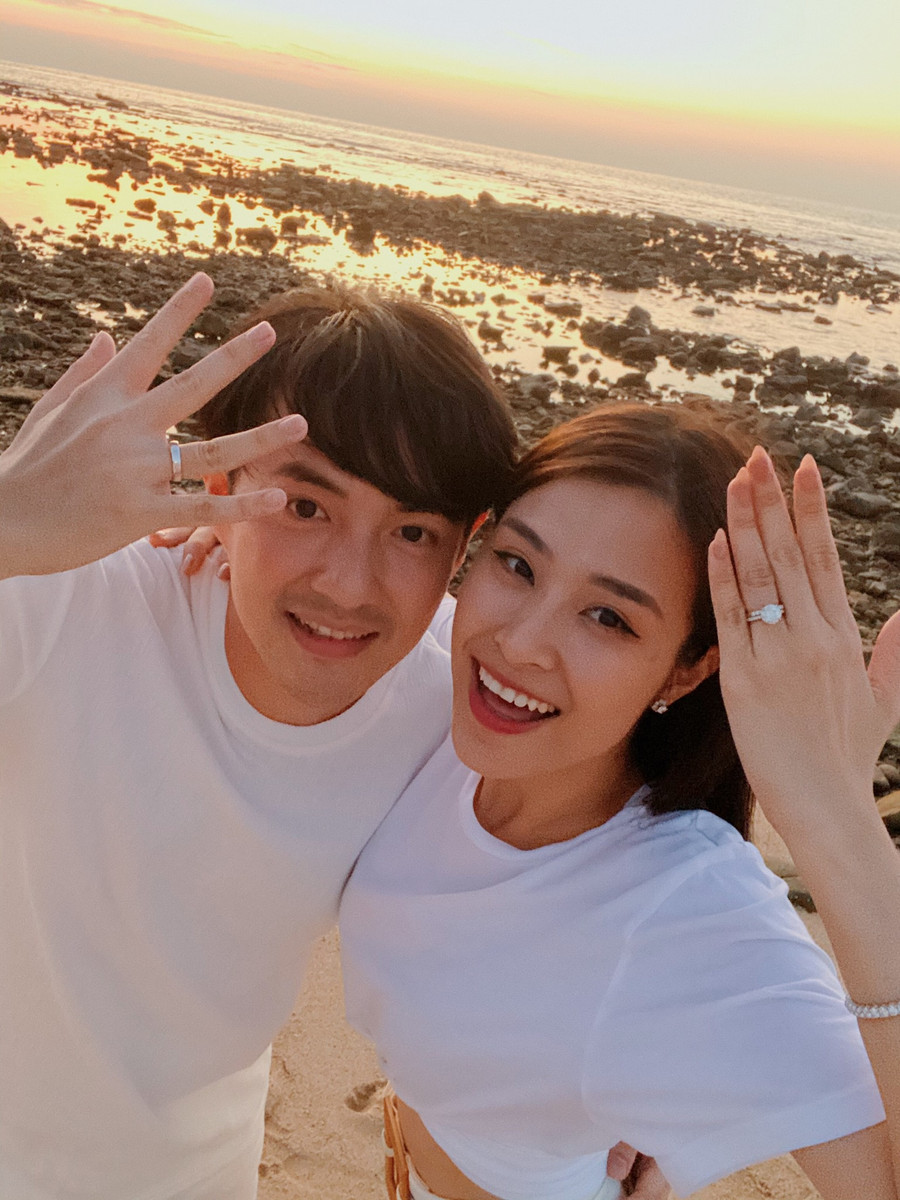 Đông Nhi và Ông Cao Thắng khoe giấy đăng kí kết hôn, bút sa thì...thành vợ chồng hợp pháp rồi Đông Nhi và Ông Cao Thắng khoe giấy đăng kí kết hôn, bút sa thì...thành vợ chồng hợp pháp rồi