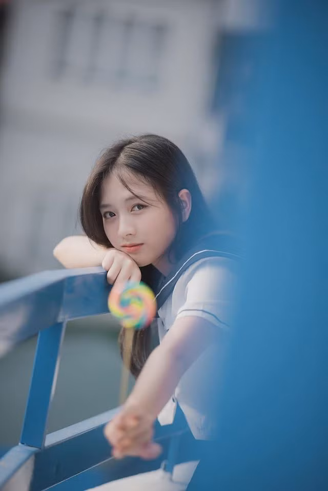 Xuýt xoa với vẻ đẹp mong manh như sương sớm của nữ sinh trường Đại học Y Hà Nội ảnh 1