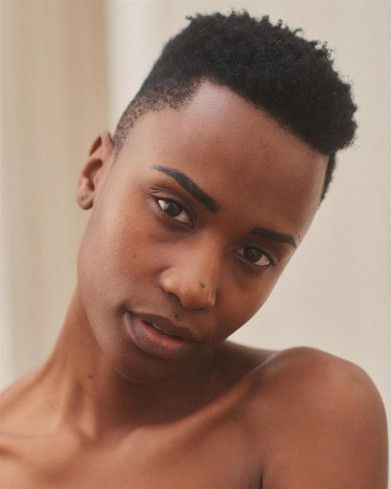 Nhan sắc độc và lạ của cô gái Nam Phi vừa đăng quang Hoa hậu Hoàn vũ 2019-21