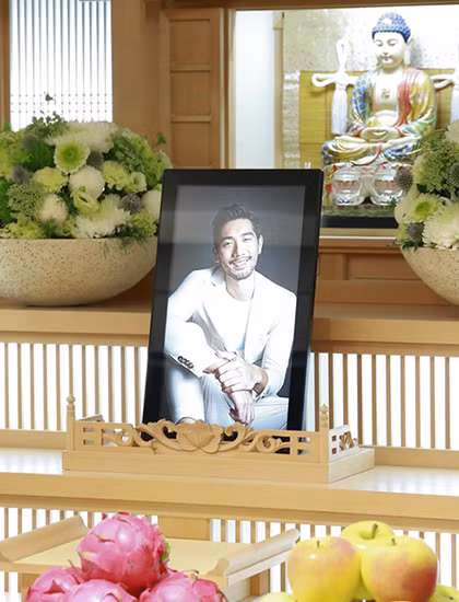 Gia đình chọn tấm ảnh Cao Dĩ Tường cười tươi làm di ảnh vì muốn giữ hình tượng vui vẻ của anh khi còn sống. Ảnh: Sina.