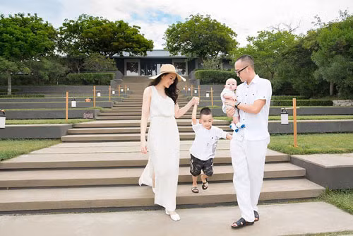 Gia đình siêu mẫu Ngọc Thạch.