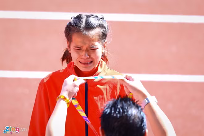 Cam phuc nu sinh DH Quy Nhon thi dau het minh tai SEA Games hinh anh 2 