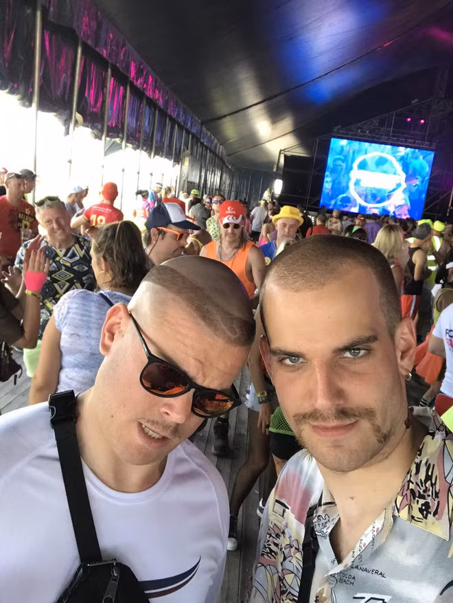 20 kiểu đầu độc dị chứng minh đừng ai dại mà làm phật lòng anh thợ cắt tóc những khi muốn thay đổi diện mạo mới - Ảnh 3.