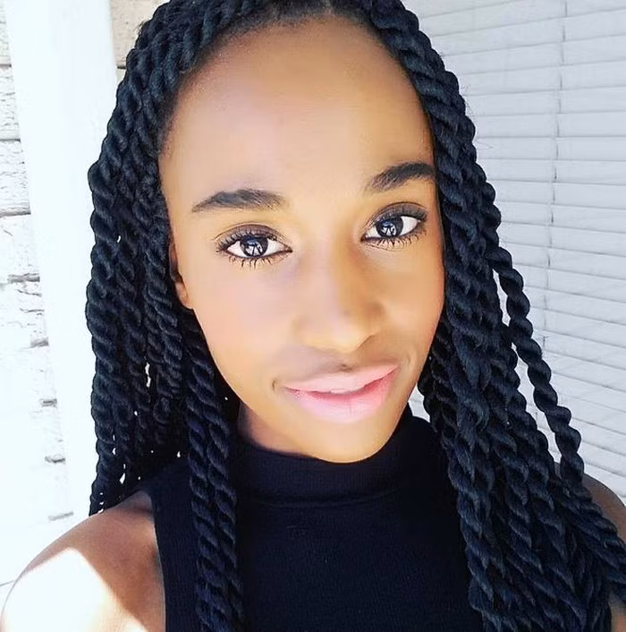 Kiểu tóc cực kỳ lạ mắt trước khi cắt ngắn của Tân Hoa hậu Hoàn vũ thế giới ảnh 6