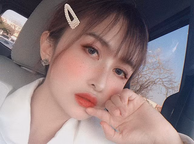 Mina Phạm sở hữu ngoại hình như gái đôi mươi.