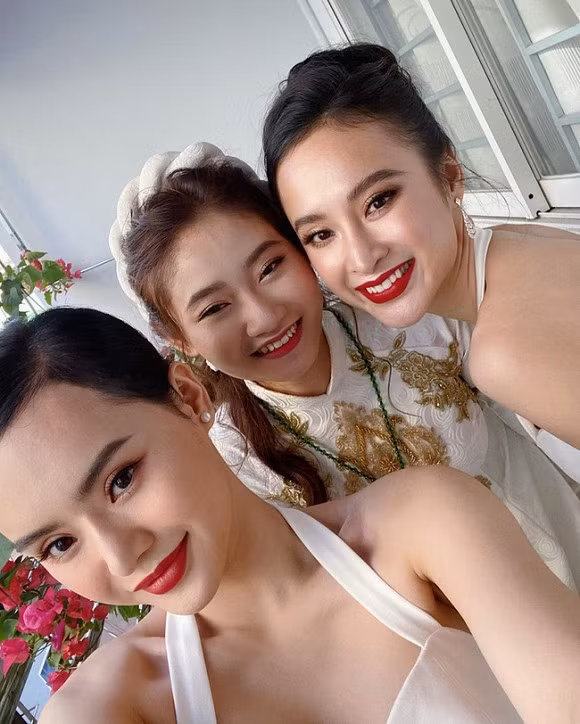 Không biết có phải do trang điểm quá đậm hay không nhưng 