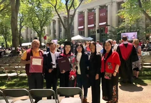 Những câu nói đặc biệt của mẹ khiến cô bé luôn đứng cuối lớp trở thành tiến sĩ Harvard