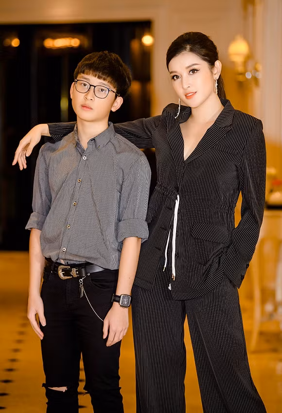 Hé lộ hình ảnh cậu em của Á hậu Huyền My: 16 tuổi đã cao 1m74, ngoại hình đẹp chuẩn soái ca-2