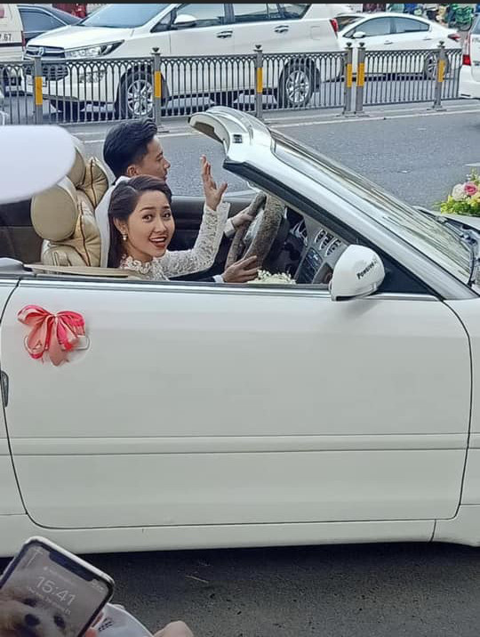 Sự thật đằng sau bức ảnh cưới gây xôn xao của nữ diễn viên Tường Vi, hóa ra chú rể là người quen Sự thật đằng sau bức ảnh cưới gây xôn xao của nữ diễn viên Tường Vi, hóa ra chú rể là người quen